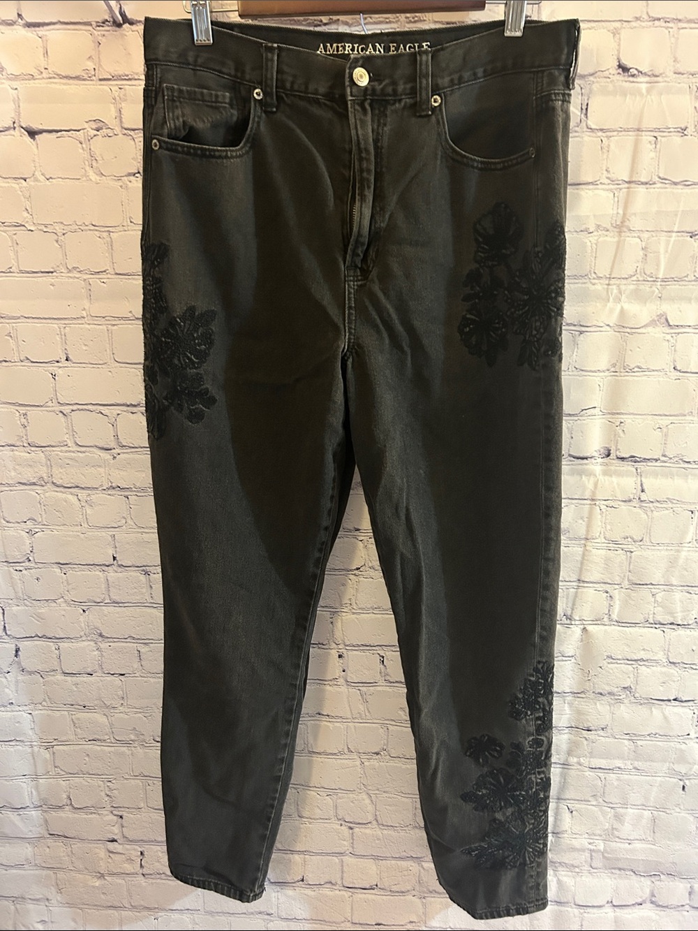 American Eagle Outfitters Black Mom Jeans with Embroidery Size Women’s 12 LONG - Picture 1 of 8